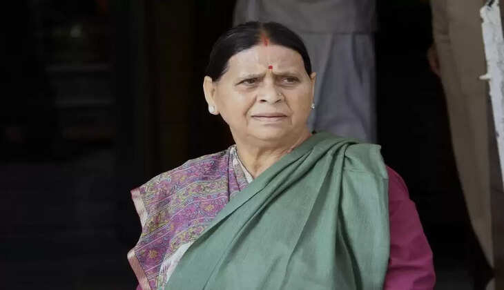 IRCTC लैंडर घोटाला: राबड़ी देवी की ट्रांसफर अर्जी पर अब 9 दिसंबर को सुनवाई, राउज एवेन्यू कोर्ट में बढ़ी हलचल