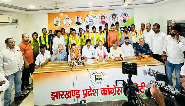 रांची विश्वविद्यालय के पूर्व कुलसचिव अमर कुमार चौधरी ने कांग्रेस का दामन थामा 