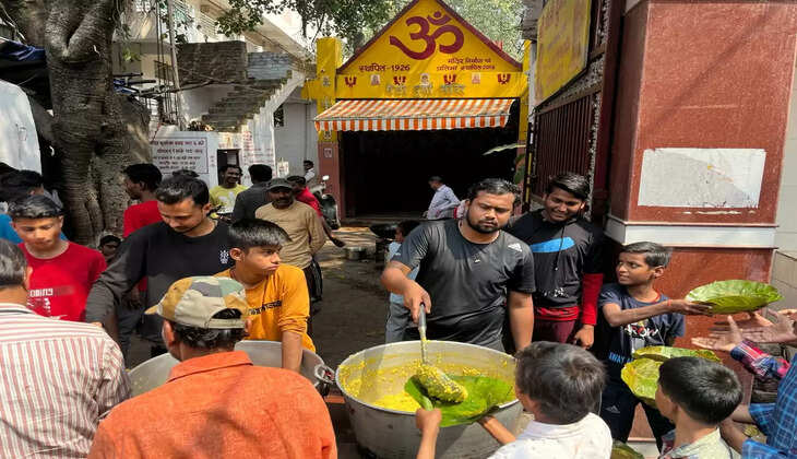 श्री चैती दुर्गा मंदिर में 2500 लोगों ने प्रसाद ग्रहण किया 