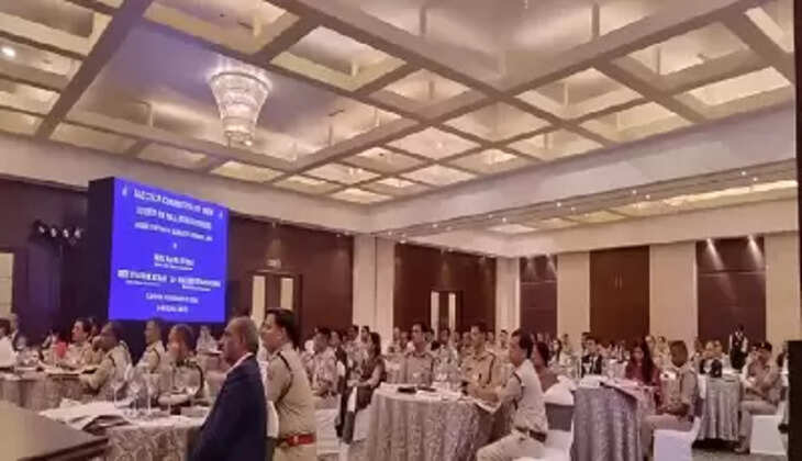 जिलों के निर्वाची पदाधिकारियों के साथ चुनाव आयोग की हाईप्रोफाइल बैठक शुरू