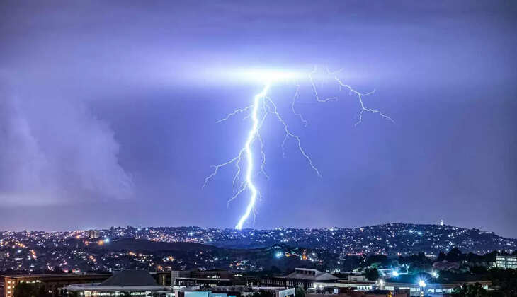 वज्रपात की चपेट में आने से चार की मौत, अंतिम संस्कार में शामिल होने गए बुजुर्ग पर गिरा ठनका