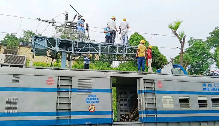 धनबाद में ओएचई तार टूटने से रेल यातायात प्रभावित, जलियांवाला बाग एक्सप्रेस एक घंटे रही बाधित