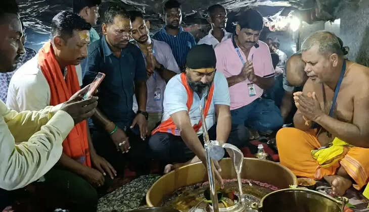 शिवगादी धाम में सांसद विजय हांसदा ने की पूजा-अर्चना, दिशोम गुरु शिबू सोरेन के स्वास्थ्य के लिए की कामना