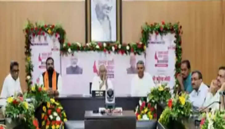 नीतीश सरकार का बड़ा तोहफ़ा: निर्माण श्रमिकों को 5,000 की बढ़ी हुई वस्त्र सहायता, ‘मुख्यमंत्री प्रतिज्ञा योजना’ पोर्टल का शुभारंभ