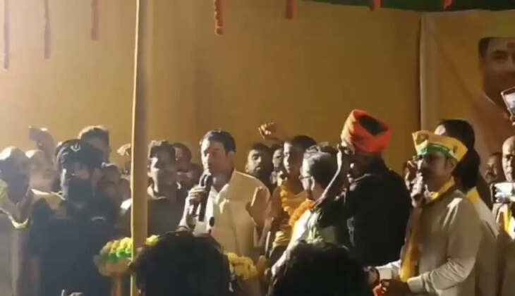 Bihar News :  लालू यादव के बड़े बेटे तेज प्रताप यादव का भारी विरोध RJD समर्थकों ने तेज प्रताप को खदेड़ा, जमकर लगाए तेजस्वी यादव जिंदाबाद लालटेन छाप जिंदाबाद का नारा 