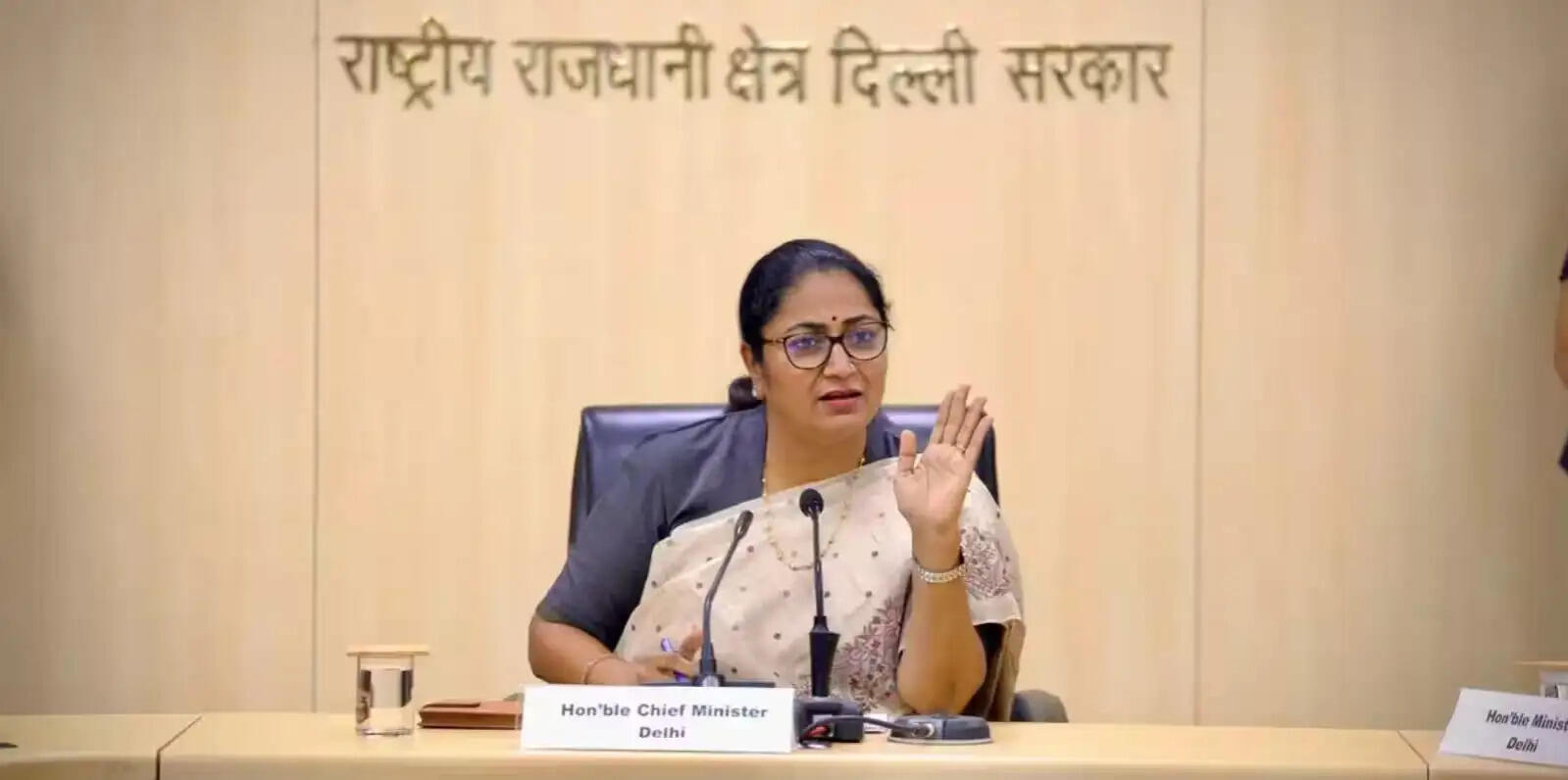 अवैध कब्जों पर चलेगा बुलडोजर? CM रेखा गुप्ता ने अफसरों को दिया सख्त आदेश