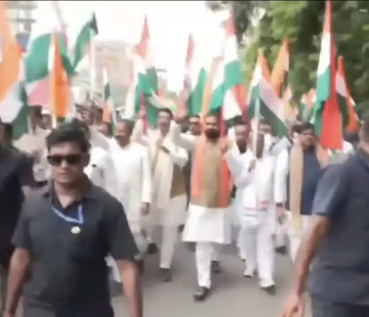 Cm