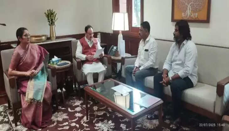 झारखंड के छह जिलों में मेडिकल कॉलेजों की स्थापना को लेकर केंद्रीय मंत्री जे.पी. नड्डा से मिले मंत्री सुदिव्य कुमार