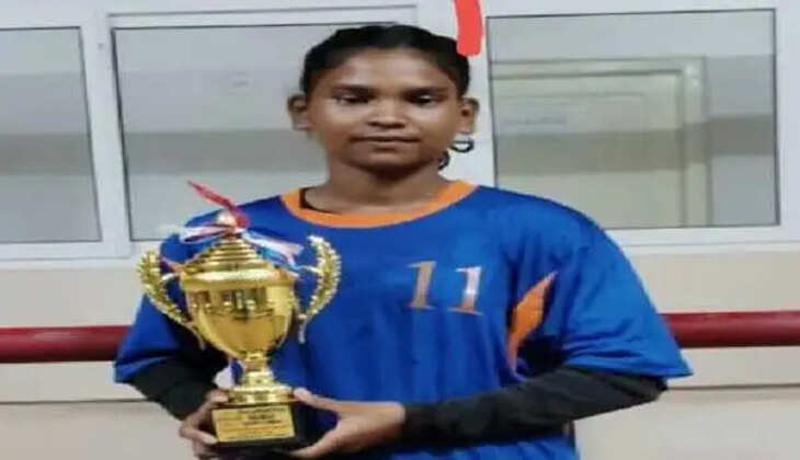 राष्ट्रीय स्कूली फुटबॉल चैंपियनशिप में झारखंड की बेटियों ने लहराया जीत का परचम, तमाड़ की प्रभा कुमारी बनीं जीत की नायिका