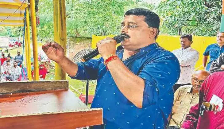 भाजपा में शामिल हुए धनवार से निर्दलीय प्रत्याशी निरंजन राय 