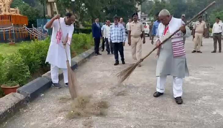 हजारीबाग : गांधी जयंती के अवसर पर केंद्रीय मंत्री जुएल उरांव ने समाहरणालय परिसर में चलाया सफाई अभियान 