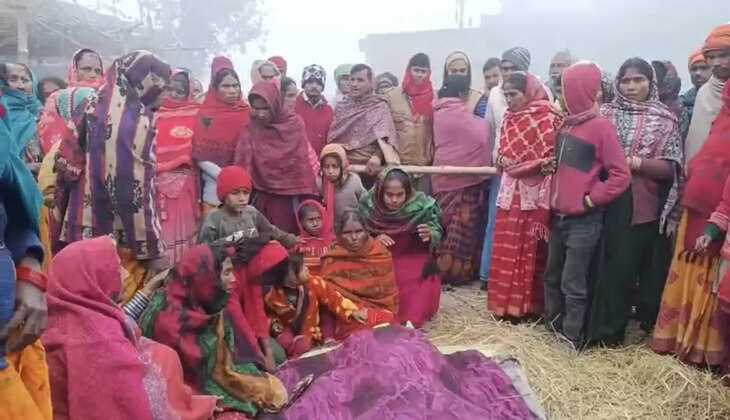 प. चंपारण में सिपाही दास की मौत पर उबाल, शव रखकर घंटों सड़क जाम; हत्या की आशंका पर कार्रवाई की मांग