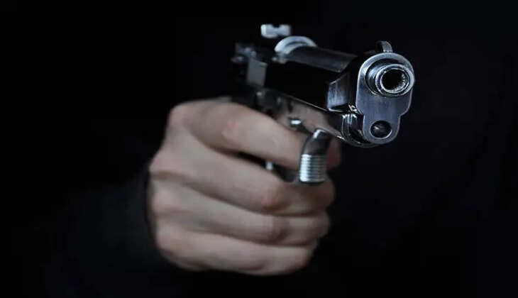 जुगसलाई में गोलीबारी, दो घायल, इलाज के लिए टीएमएच में भर्ती कराया गया