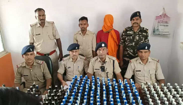 गोड्डा : नकली शराब फैक्ट्री का भंडाफोड़, भारी मात्रा में सामग्री जब्त