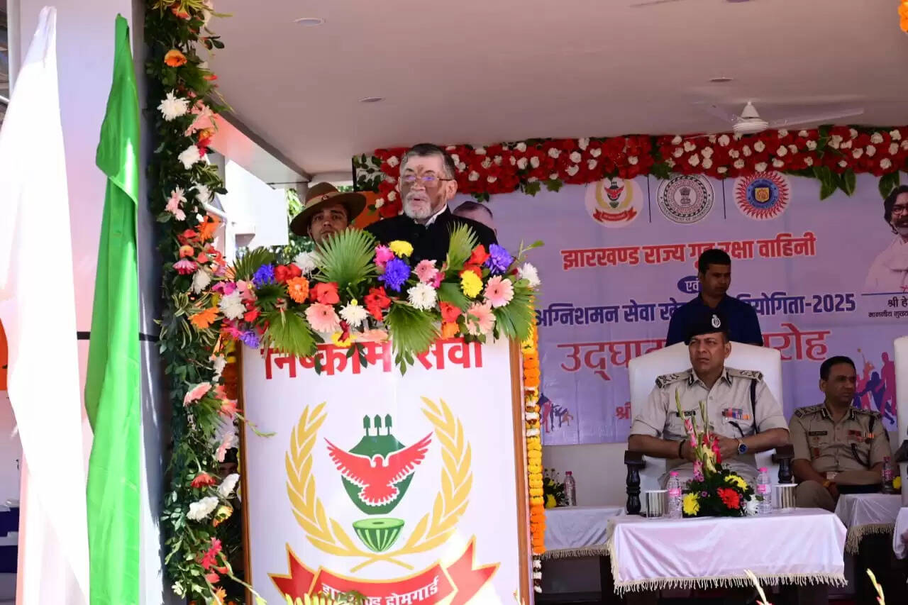 राज्यपाल संतोष गंगवार ने की गृह रक्षा वाहिनी एवं अग्निशमन सेवा की सराहना, कहा-खेलकूद से बढ़ेगा मनोबल