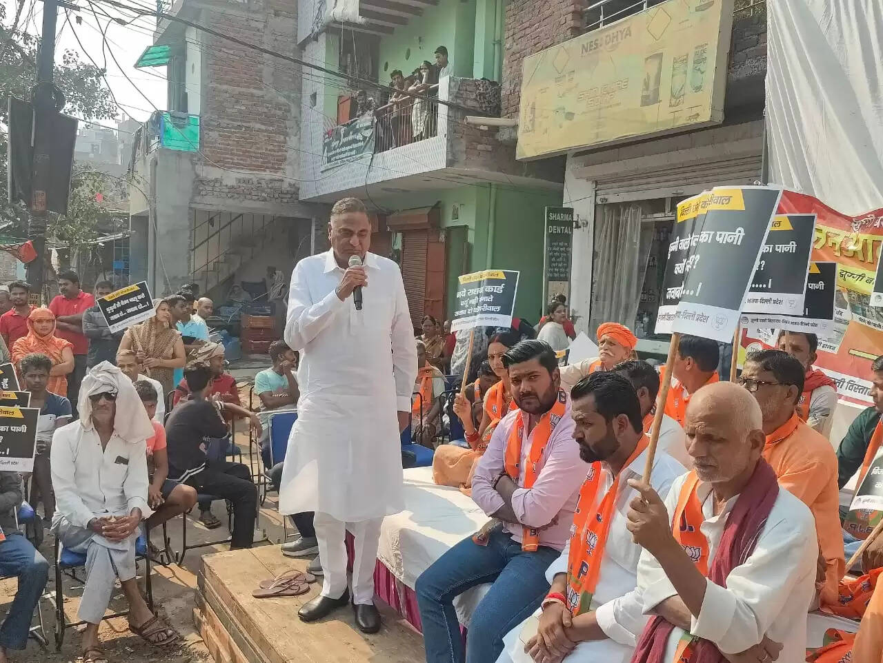 झुग्गीवासियों की समस्याओं को लेकर दिल्ली भाजपा का बड़ा प्रदर्शन, आम आदमी पार्टी पर साधा निशाना