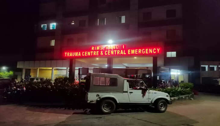 रिम्स हॉस्टल की तीसरी मंजिल से डॉक्टर ने युवती के साथ लगाई छलांग, जांच में जुटी पुलिस 