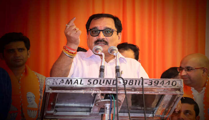 केजरीवाल सरकार की लापरवाही से दिल्ली की सड़कों का बुरा हाल : वीरेन्द्र सचदेवा 