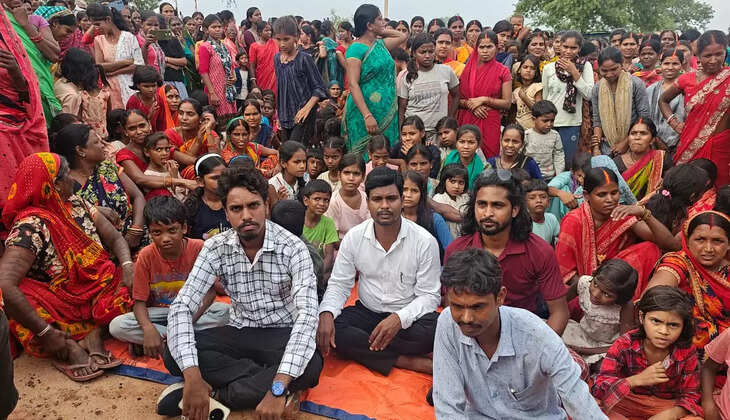 शिक्षा के अधिकार की रक्षा को लेकर जोरदाग में अनिश्चितकालीन धरना, विकास महतो ने दिया आंदोलन को समर्थन