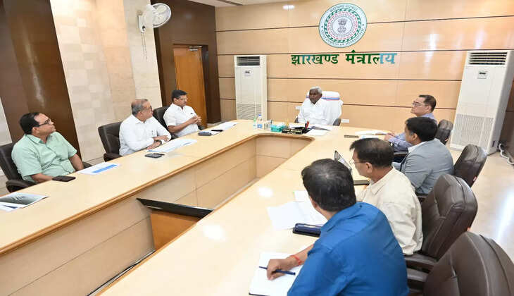 मुख्यमंत्री ने जल संसाधन विभाग की योजनाओं को लेकर वरीय अधिकारियों के साथ की उच्च स्तरीय बैठक, दिए अहम निर्देश