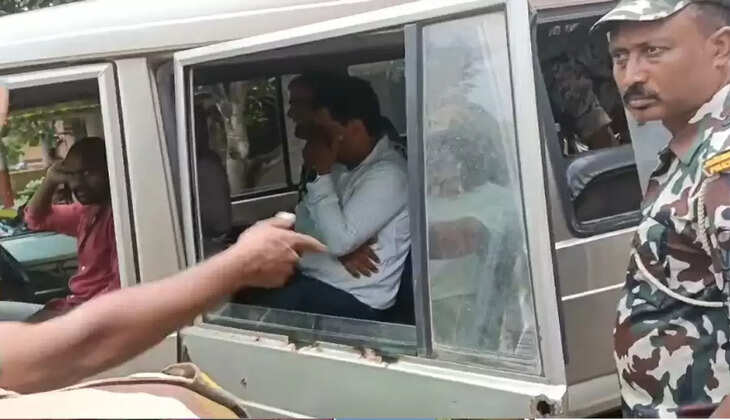 बरहेट : घूस लेते रंगे हाथ धराये पंचायत सचिव, एसीबी की कार्रवाई से गांव में मचा हड़कंप