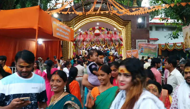 सावन की तीसरी सोमवारी पर रांची के पहाड़ी मंदिर में उमड़ा आस्था का जनसैलाब, ‘हर-हर महादेव’ के जयकारों से गूंजा परिसर