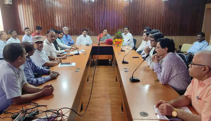 कृषि मंत्री दीपिका पांडेय ने कृषि विभाग के मंत्रालय का संभाला कार्यभार, बैठक कर पदाधिकारियों को दिया निर्देश