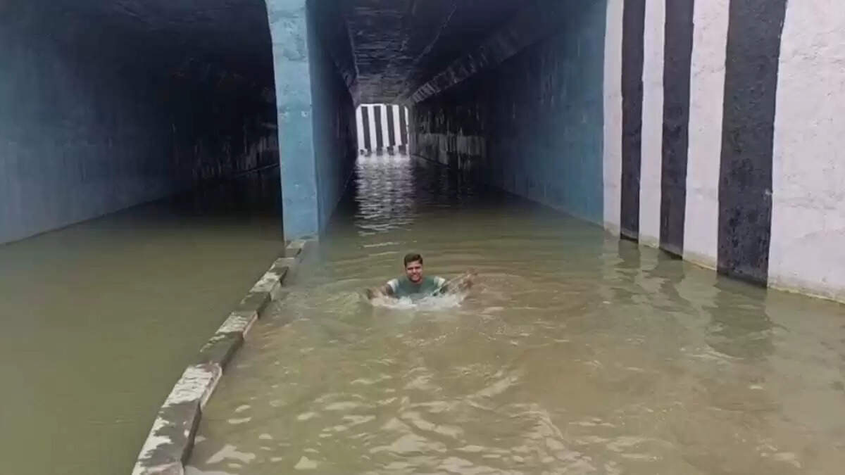 रेलवे की सौगात बनी सिरदर्द, करोड़ों की लगात से निर्मित रेलवे अंडरपास बना स्विमिंग पूल