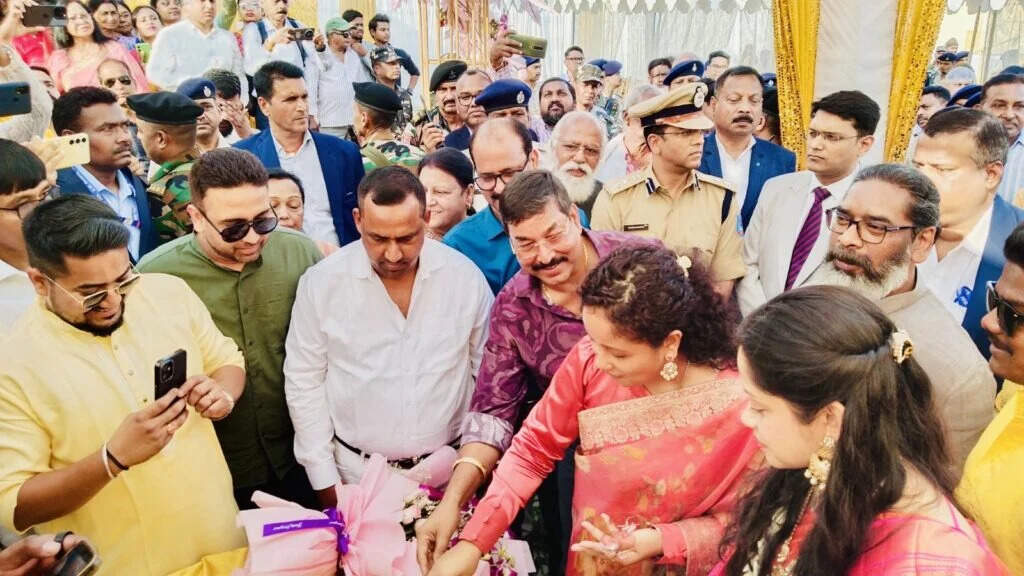 विधायक कल्पना सोरेन ने मुख्यमंत्री हेमंत सोरेन और विधायकों संग मनाया अपना जन्मदिन 
