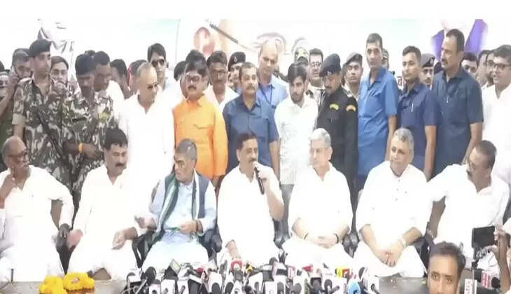 बिहार चुनावी सरगर्मी के बीच पूर्व सांसद अरुण सिंह ने थामा जदयू का दामन, बेटे ऋतुराज भी हुए शामिल