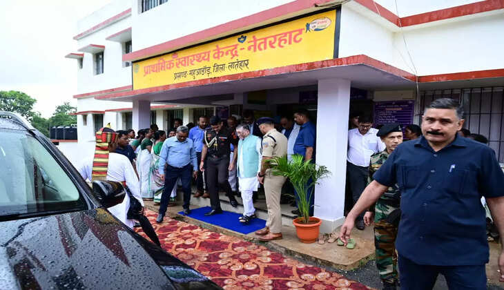 राज्यपाल संतोष गंगवार ने नेतरहाट विद्यालय और स्थानीय संसाधनों का किया निरीक्षण, शैक्षणिक परंपरा की सराहना