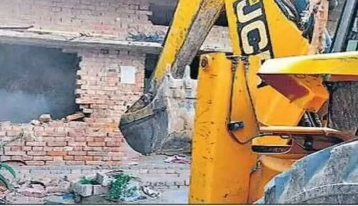  झारखंड में रेलवे की बड़ी कार्रवाई, बुलडोजर ने जमीनदोज किए 56 घर