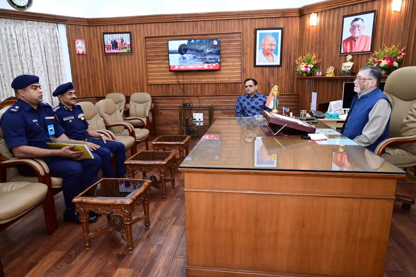 रांची में एनडीआरएफ शाखा खोलने की तैयारी, कमांडेंट एस. के. सिंह ने राज्यपाल से की मुलाकात