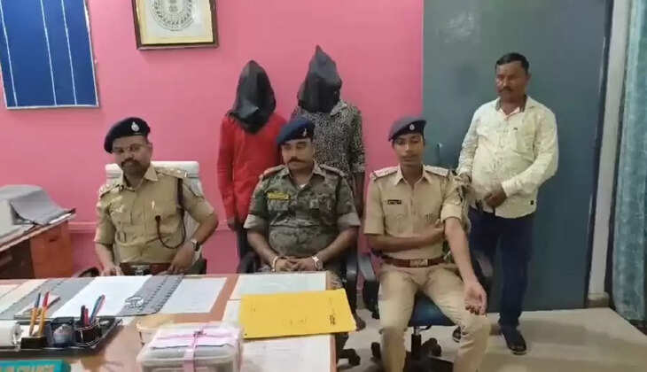 लोहरदगा : कुड़ू में लेवी वसूल कर रहे पीएलएफआई के दो नक्सली गिरफ्तार, नकद राशि बरामद