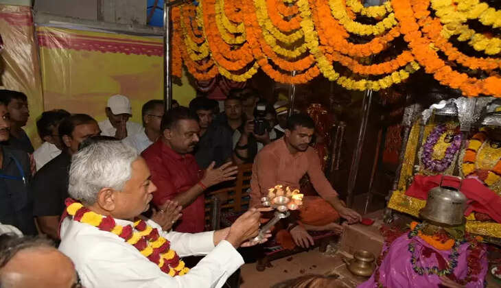 पटना के मंदिरों में जाकर सीएम ने की पूजा अर्चना 