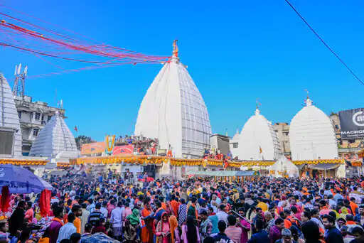 देवघर : सुबह साढ़े 4 बजे खुले बाबा बैद्यनाथ धाम मंदिर के कपाट, वीआईपी दर्शन पर रोक 