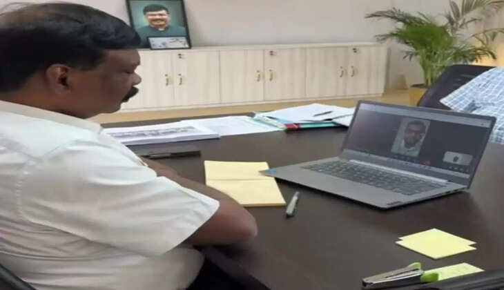 शिक्षा में सुधार को लेकर अपर मुख्य सचिव की पहल, छुट्टी पर गये शिक्षक से वीडियो कॉल पर किया सीधा संवाद 