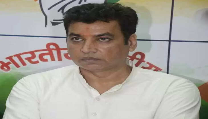 दिल्लीवासियों को प्रदूषण से गैस चैंबर बनी दिल्ली और जहरीले पानी से कब मिलेगी राहत?: देवेन्द्र यादव