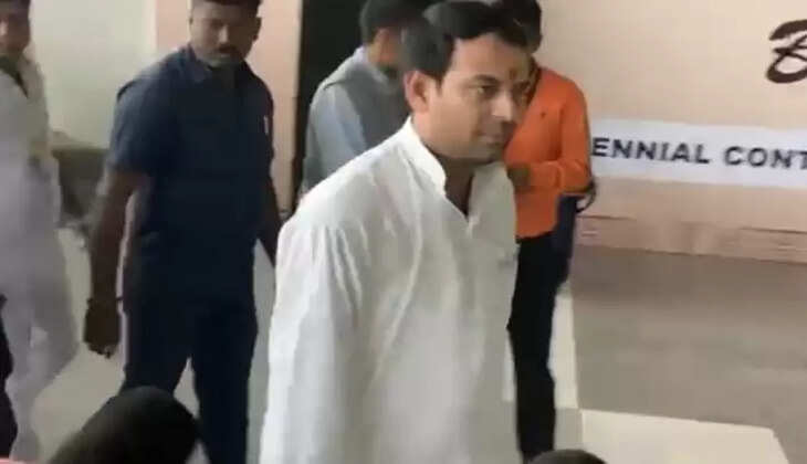 तेज प्रताप यादव का खेसारी लाल पर तंज: “किस चीज़ का रोजगार देंगे… नाचने वाला?”- एनडीए के मेनिफेस्टो पर कसा तीर