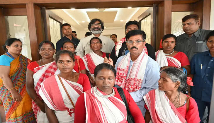 मुख्यमंत्री हेमन्त सोरेन ने सुनी आमजन की शिकायतें, समस्याओं के समाधान का दिया आश्वासन 